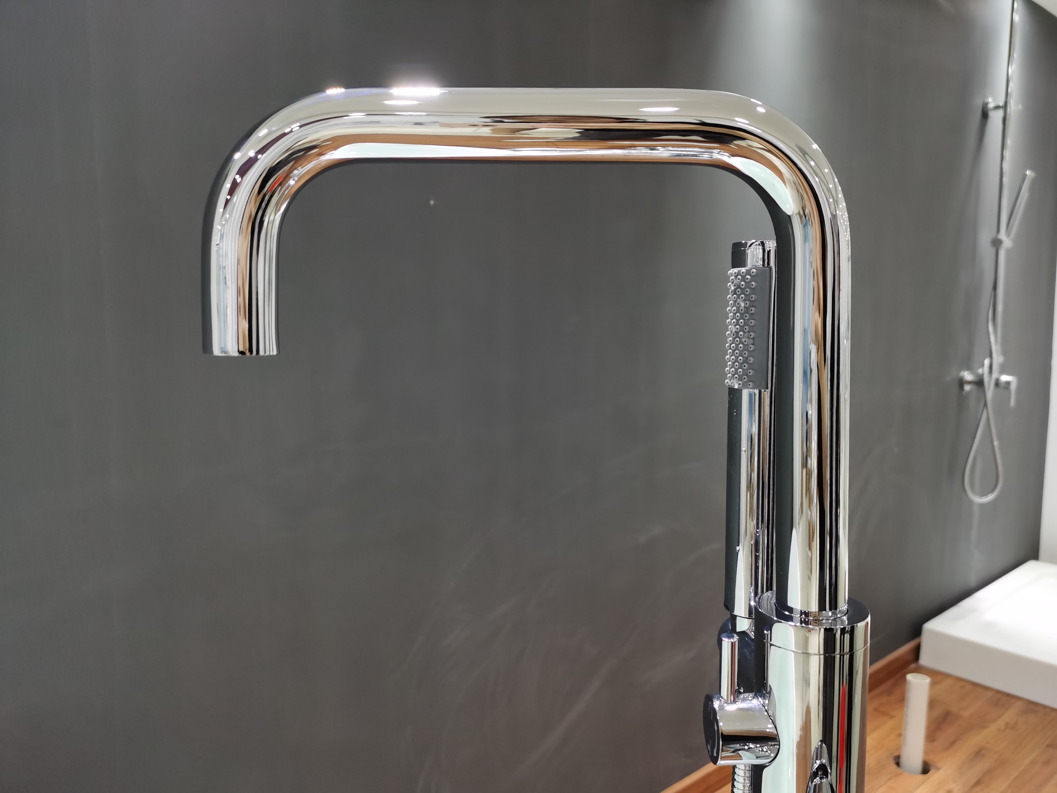 Modern Design Styles Square Round Bathtub Tap Hot Selling