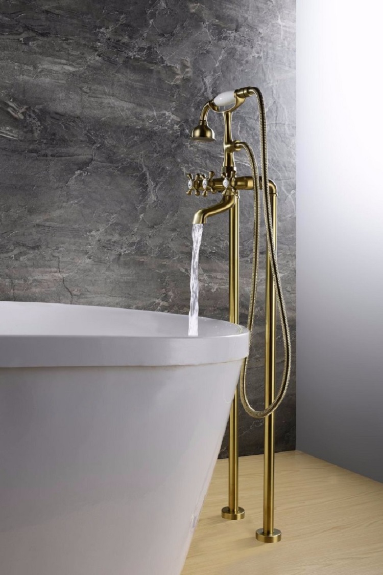 Deck-Mount Roman Bathtub Faucet Brass Chrome Bathroom Faucet