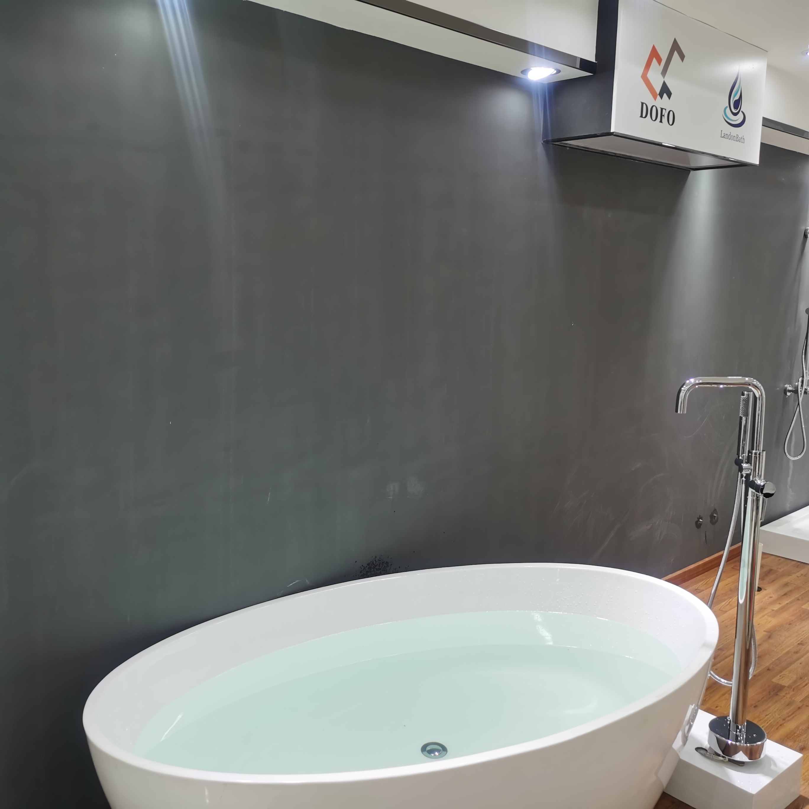 High Quality Single Hole Faucet Hot and Cold Water Exchange Bathtub Mixer