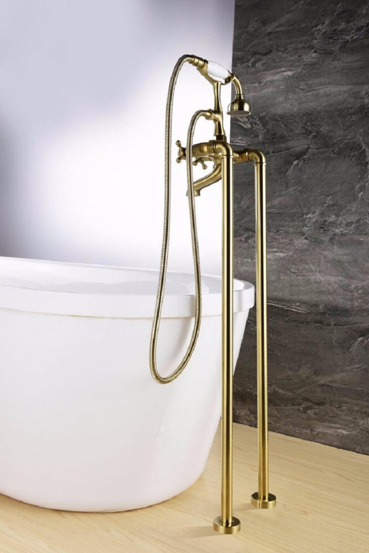 Deck-Mount Roman Bathtub Faucet Brass Chrome Bathroom Faucet