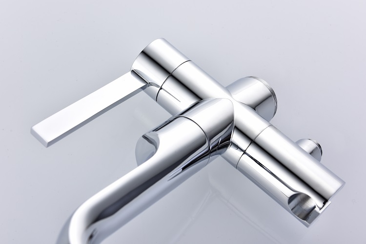 Luxury Bathtub Faucet Floor Mounted Long Spout Tub Mixer Tap Free Standing Single Handle Bathroom Tub Sink Tap with Handshower