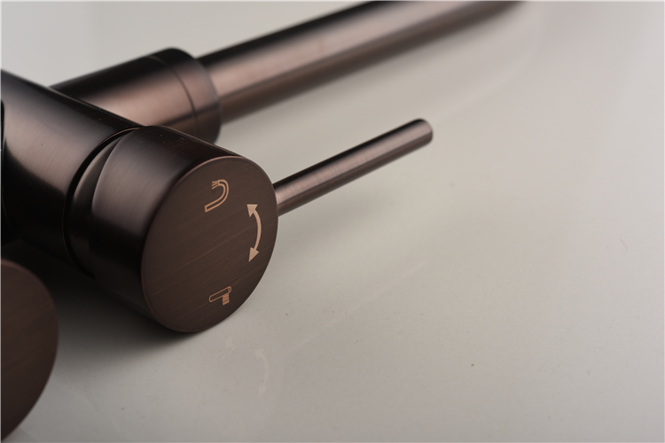 Hot and Cold Water Exchange Cheap Nice Quality Floor-Mount Bathtub Faucet