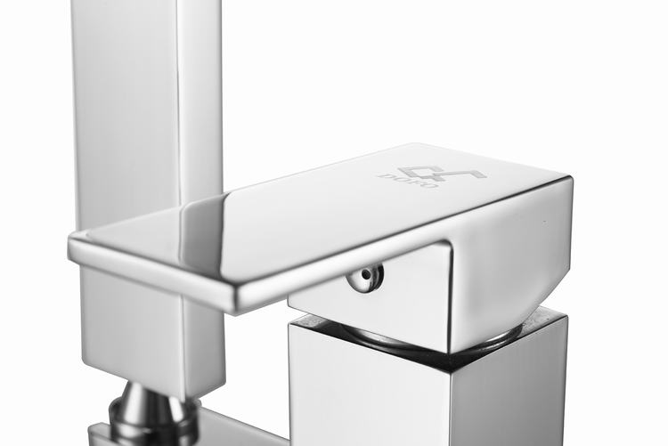 Simple Design Zinc Alloy High Quality Freestanding Bathtub Faucet