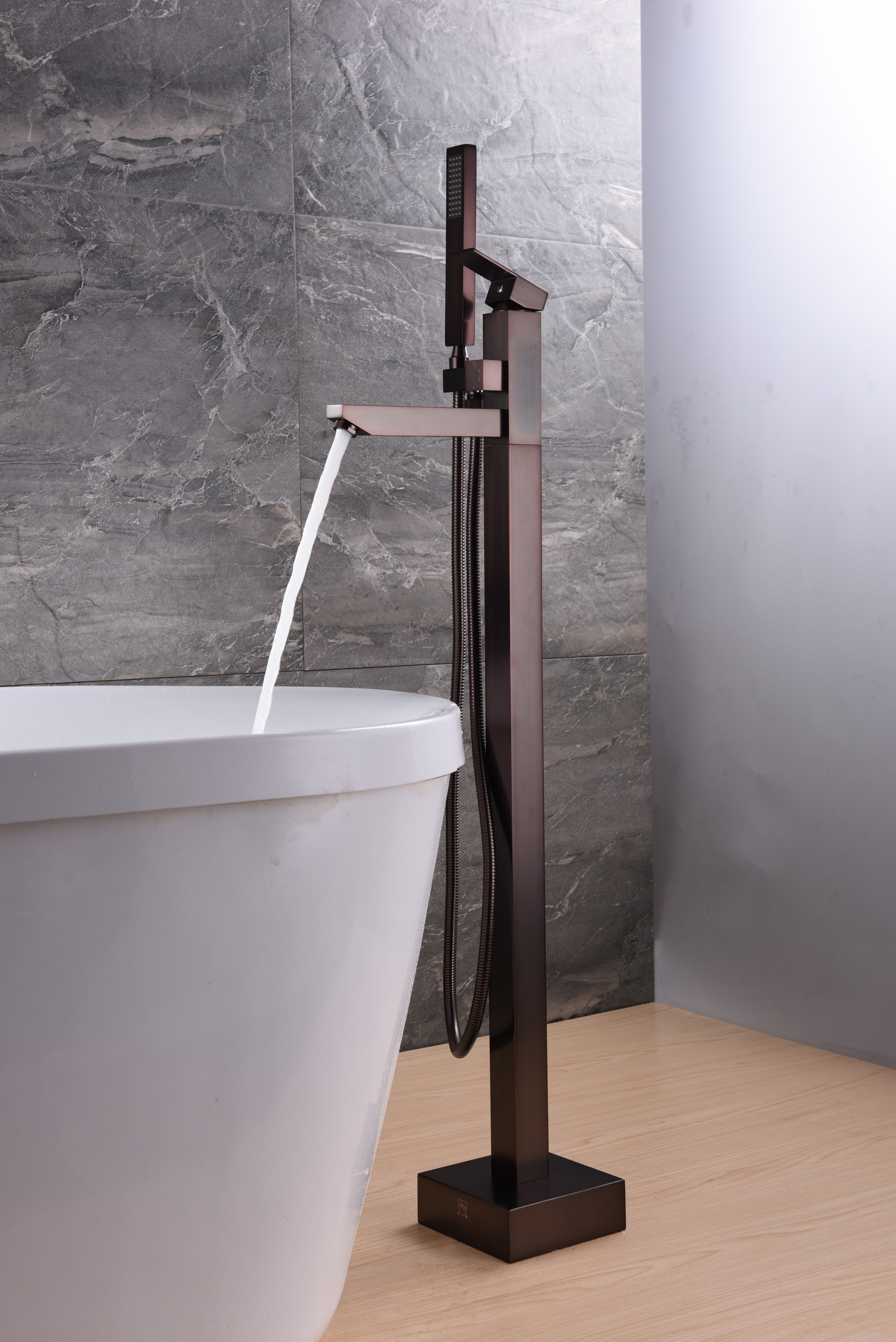 Freestanding Bathtub Faucet Hot and Cold Water Exchange Bathtub Tap