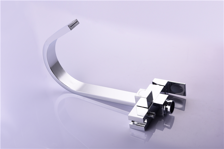 Square Round Hot Selling Bathtub Tap High Quality Floor-Mount Bathtub Faucet