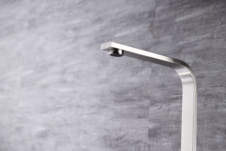 Factory Direct Sell Luxury Square Design Single Handle Long Neck Tall Kitchen Sink Faucet Flat Head Hot&Cold Water Mixer Taps
