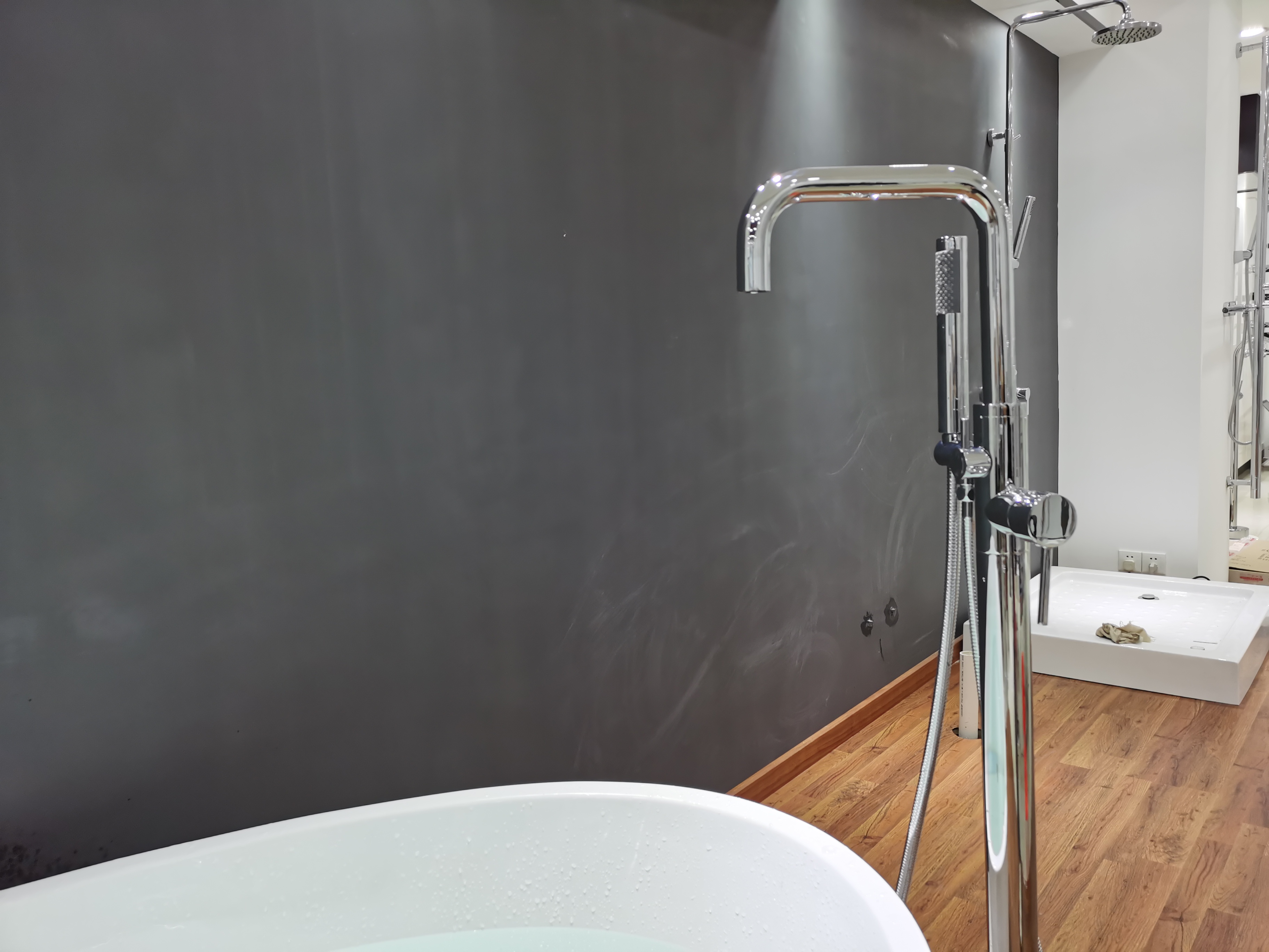 High Quality Single Hole Faucet Hot and Cold Water Exchange Bathtub Mixer