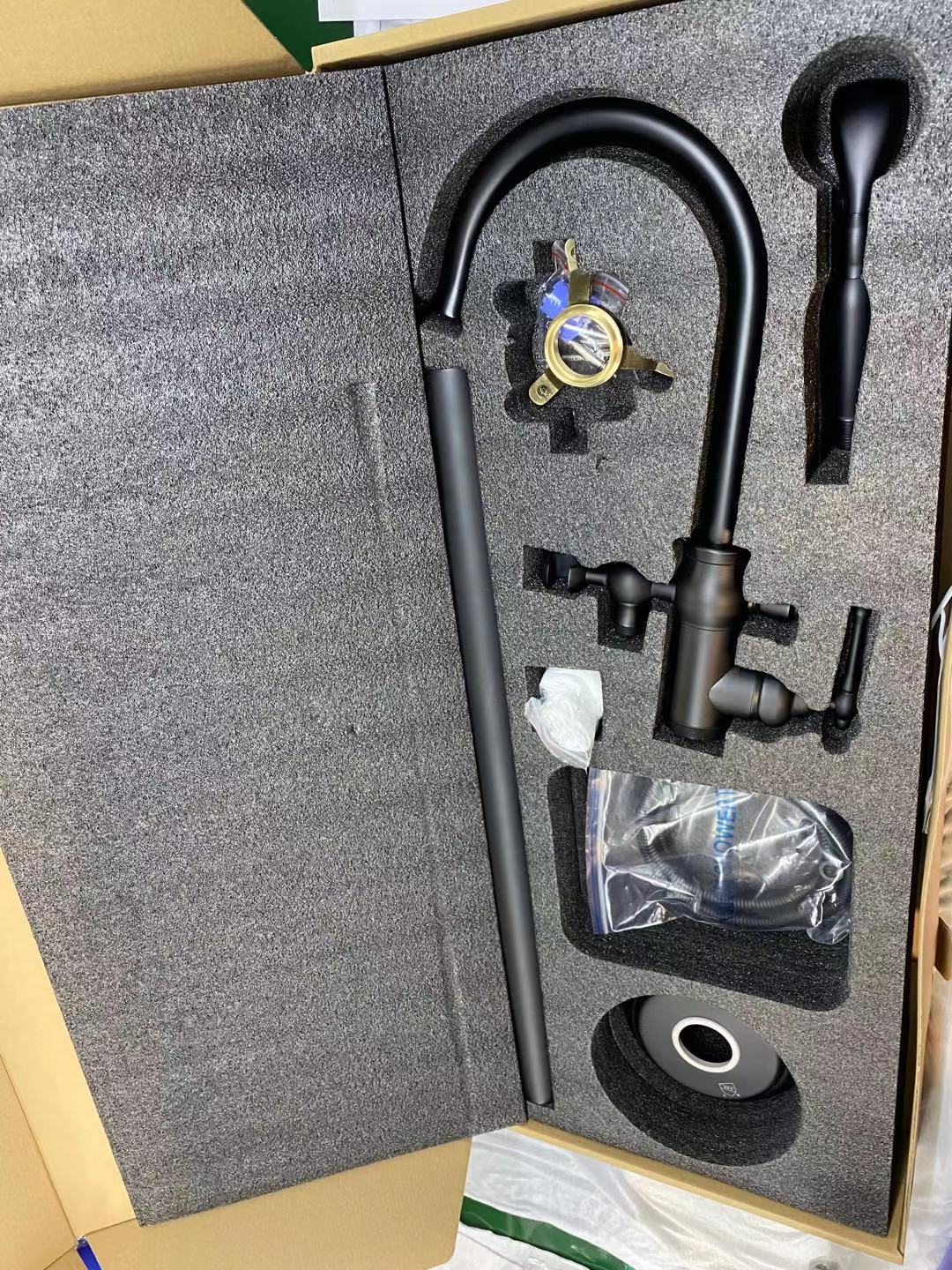 Brass Chrome Sanitary Thermostatic Floor-Mount Bathtub Faucet