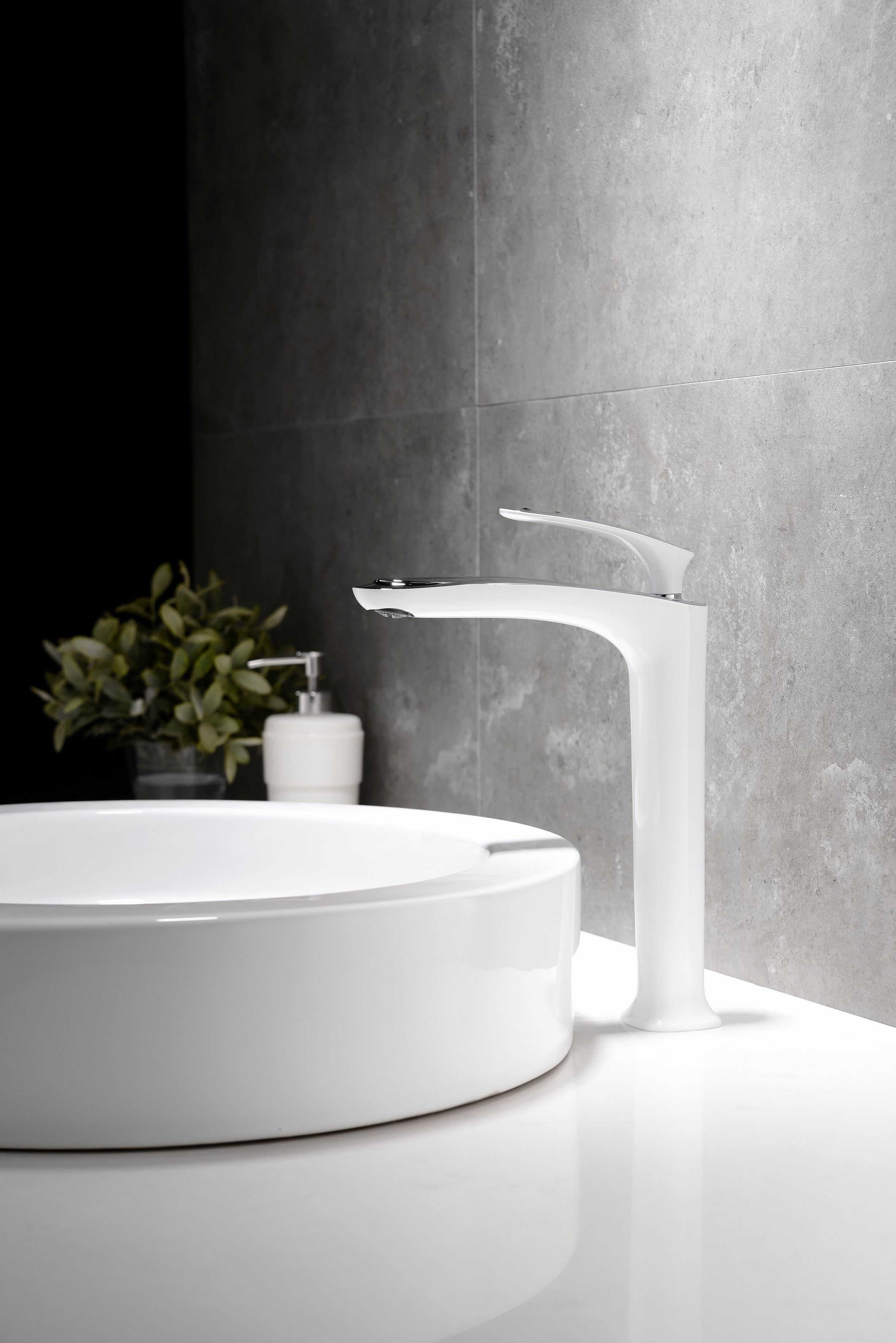 New Design Patent Brass Dolphin Shape Water Mixer Faucet White Bathroom Basin Tall Faucet