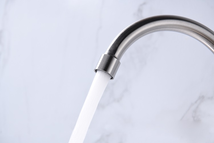 High quality hot and cold wall mounted kitchen single hole water sink faucet mixer tap torneira de cozinha de parede