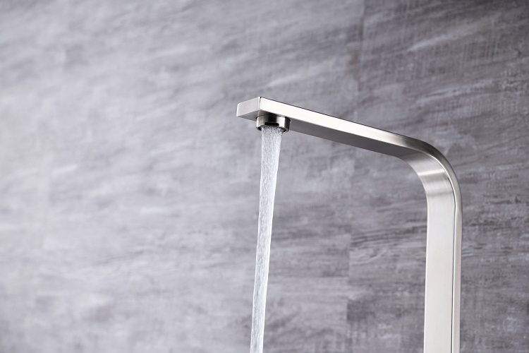 Factory Direct Sell Luxury Square Design Single Handle Long Neck Tall Kitchen Sink Faucet Flat Head Hot&Cold Water Mixer Taps